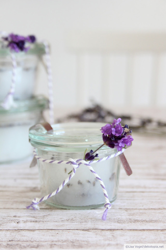 DIY Anleitung: Duftkerzen mit Lavendel gießen