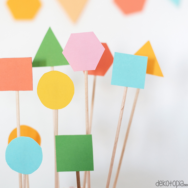 DIY Anleitung: Cake Topper aus buntem Papier