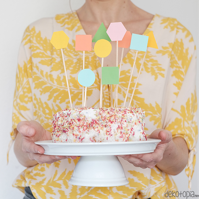 DIY Anleitung: Cake Topper aus buntem Papier