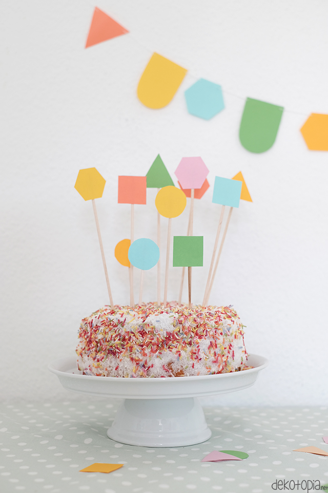 DIY Anleitung: Cake Topper aus buntem Papier