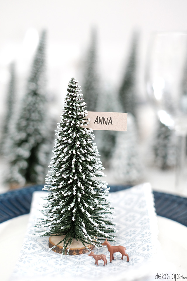 Platzkarte mit Tannenbaum und Hirsch - Winterwald Platzdeko für Weihnachten