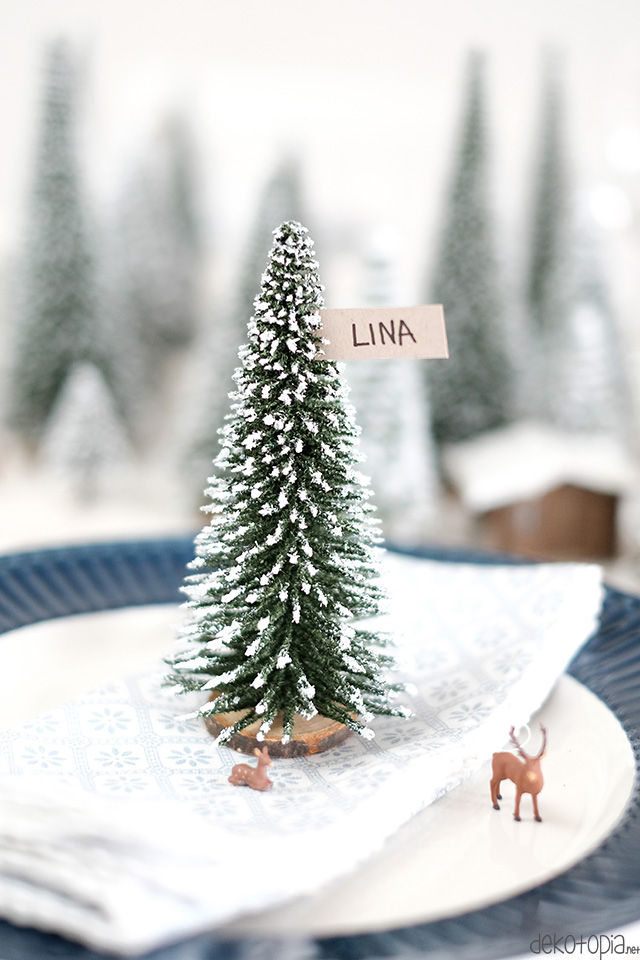 Platzkarte mit Tannenbaum und Hirsch - Winterwald Platzdeko für Weihnachten