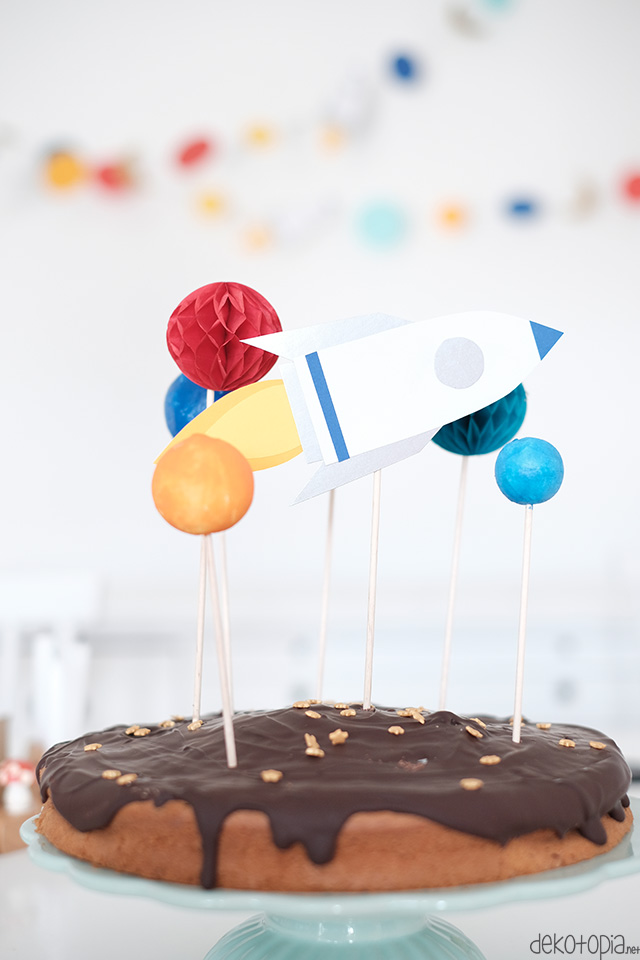 Weltraum Kindergeburtstag: Raketen Caketopper selber machen